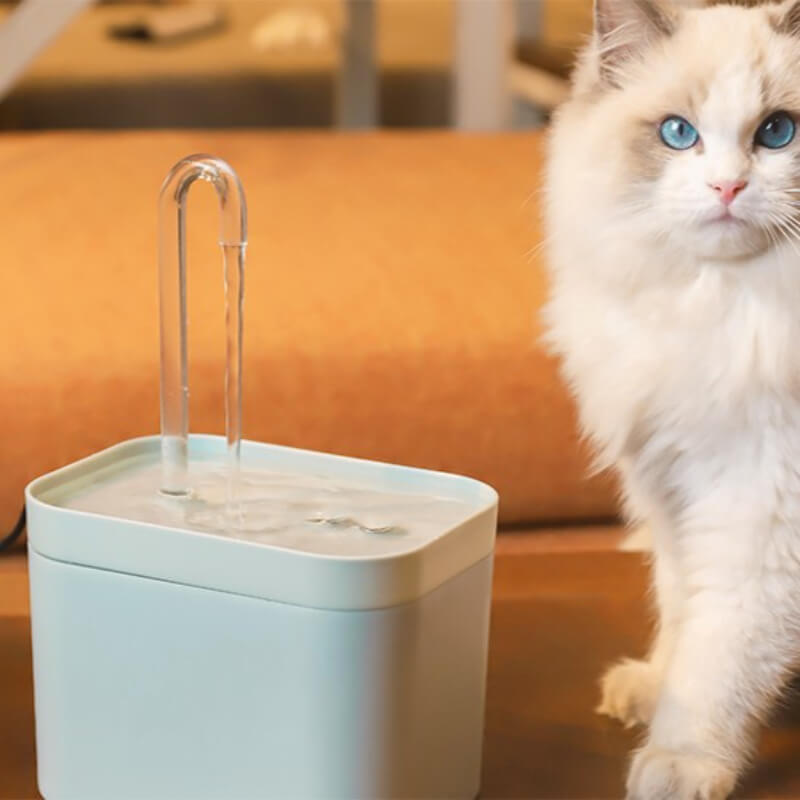 Электрический фонтанчик-поилка для домашних животных 1,5л. Užsisakykite Trendai.lt